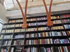 -钟书阁(松江泰晤士小镇店)