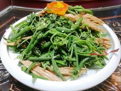 炝拌丝瓜尖-北平盛世·新京菜·北京烤鸭(劲松·双井店)
