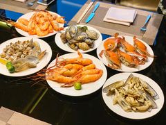 -大中华希尔顿酒店-念自助餐·嗨啤·小龙虾