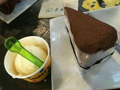 -莓园冰淇淋店