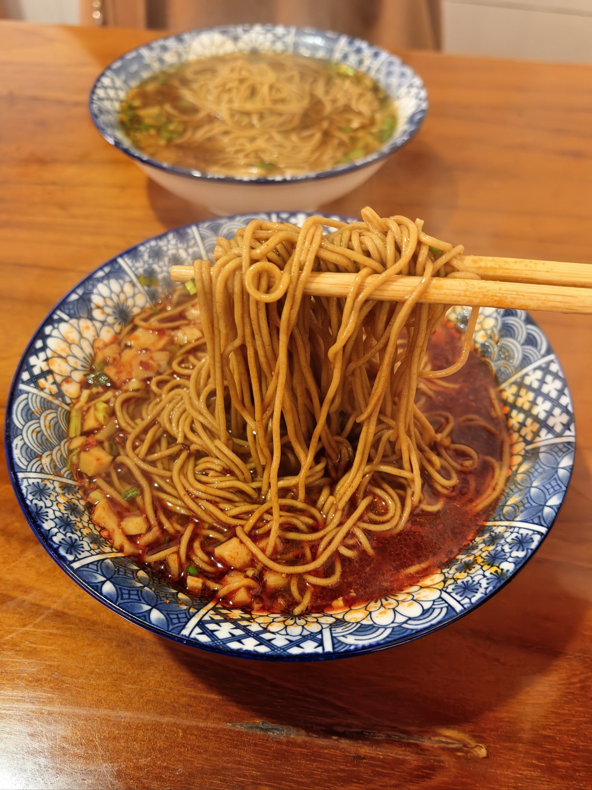 在崇州怀远古镇,吃到了童年的现榨荞面