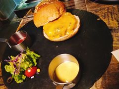 -HIGH FIVE哈福手工汉堡(桂林路店)