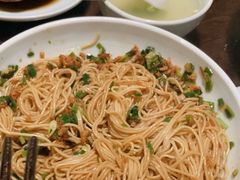 开洋葱油拌面-裕兴记•蟹黄面馆(人民广场店)