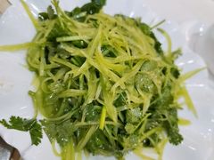 香菜拌青笋-渝君重庆火锅(嘉宾路店)