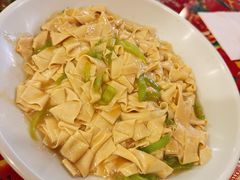 -闯关东东北农家菜(崂山石老人店)