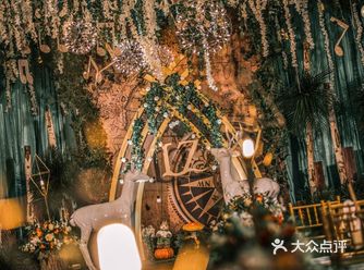 婚礼已经结束了一年了。仿佛那天找到丰联花园公馆的场景