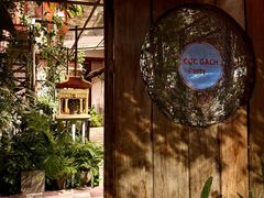 -Cuc Gach Quan Restaurant