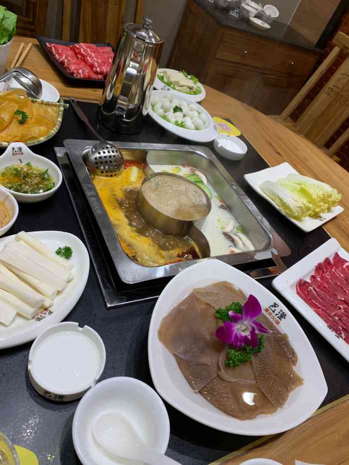 巴滏菌汤火锅(安定店)-"这家火锅店可以说是辛集最火爆,生意最好的.