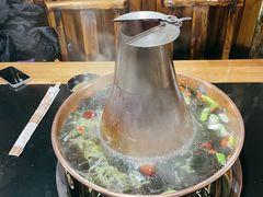 -果松木炭酸菜铜火锅·外婆参鸡汤