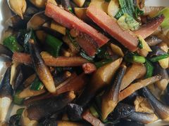 鸡枞菌炒腊肉-泉味道贵州厨房(三里河店)