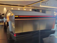 -TESLA 特斯拉(上海太古汇体验店)