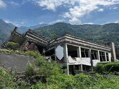 -四川汶川特大地震漩口中学遗址