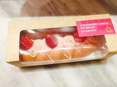 草莓冰面包-莉莲蛋挞(日月光店)