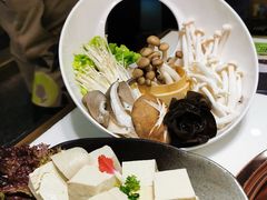 -洪氏嗨捞·猪肚鸡火锅(阳光天地店)