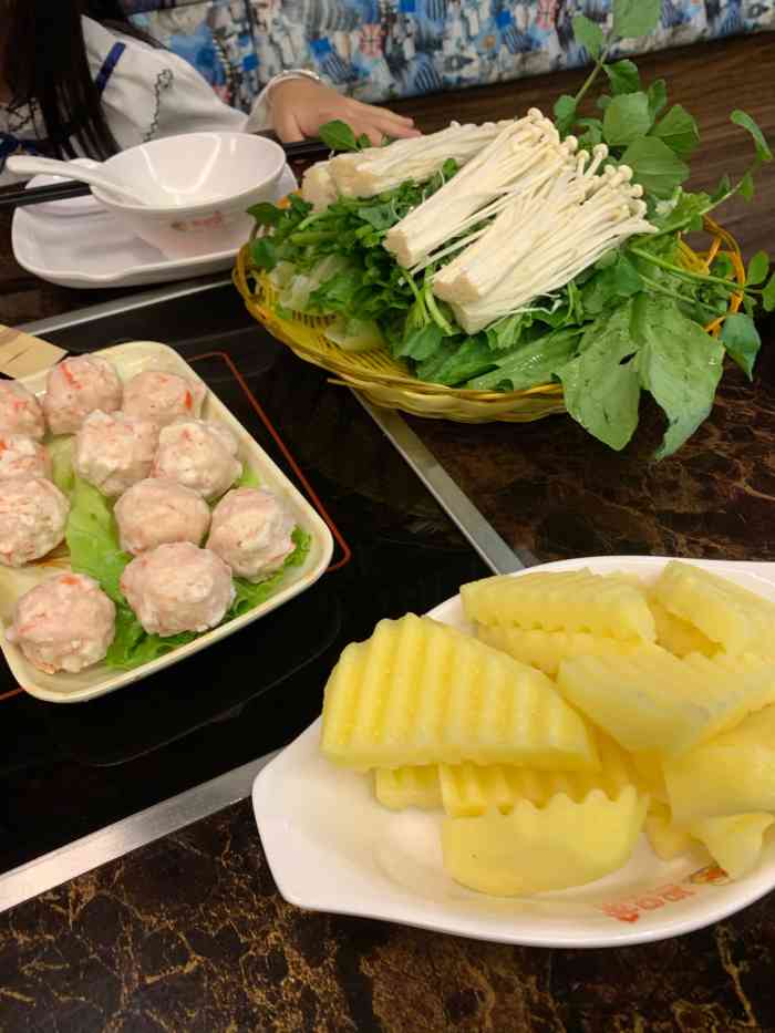 位于嘉洲广场四楼的影城旁,对于刚好到了晚餐时间又准备看电影的话