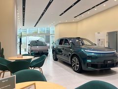 -理想汽车(世纪汇店)