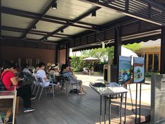 -Chom Cafe and Restaurant