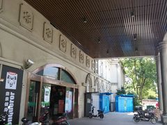 -小海豚国际游泳培训中心(松江九亭店)