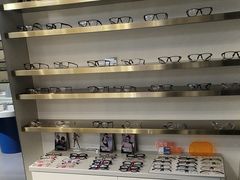 -视野联行眼镜•蔡司•依视路(温江店)