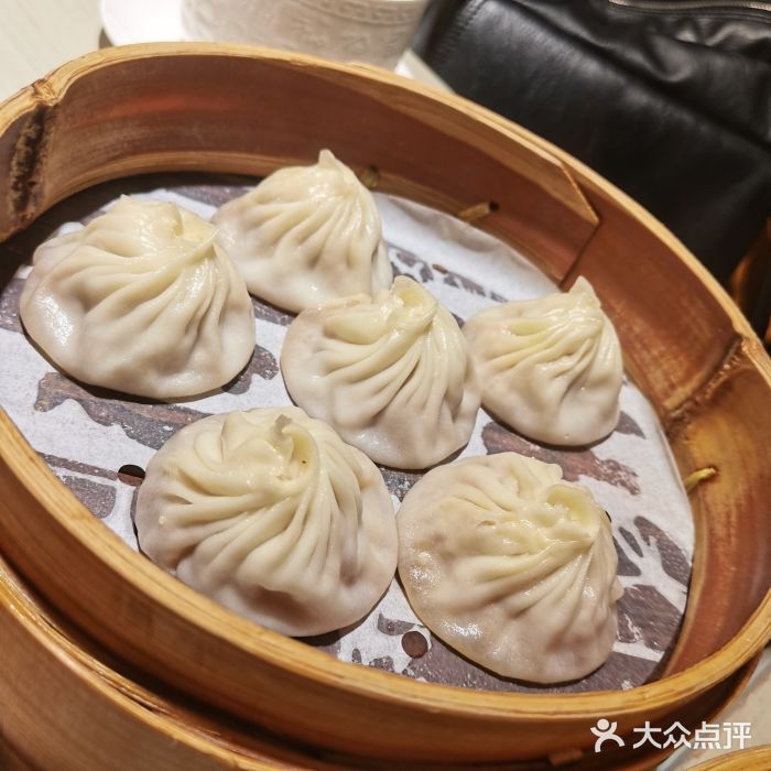 穿蒸引鲜·嗲记(正大广场店)蟹粉小笼包图片