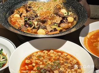 冲着太二这份毛血旺，我居然吃了三碗饭