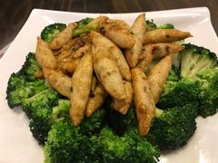 西兰花炒马胶鱼角-优之名鹅城