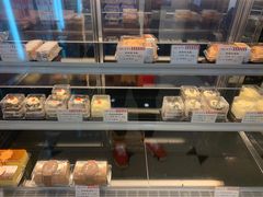 面包甜点陈列柜-红宝石·鲜奶小方·海派西点房(联洋店)