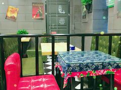 -愉肴麻辣香锅(中山路店)