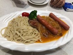 洋葱猪扒肠仔意粉-香港新发烧腊茶餐厅(水围店)