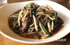 Bean Sprout Stir-Fry with Beef