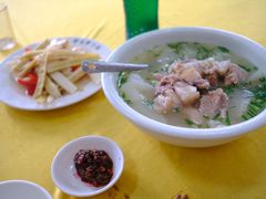 萝卜炖肘子-荣生萝卜汤饭店