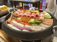 -豚妈妈汤饭·部队锅(南京东路店)