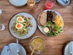 牛油果煮蛋吐司-RAC BAR(安福路店)