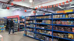 -逝水玩具折扣店