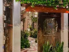 -Cuc Gach Quan Restaurant