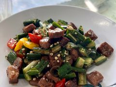 秋葵炒牛肉-旺富东海大酒楼(海鲜街店)