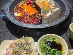 -宽板凳老灶火锅(台湾街店)