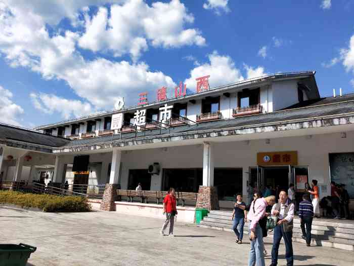 三清山西服务区-停车场-"17年我在三清山服务区丢失了一只猫,不知.