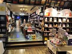 -钟书阁(松江泰晤士小镇店)