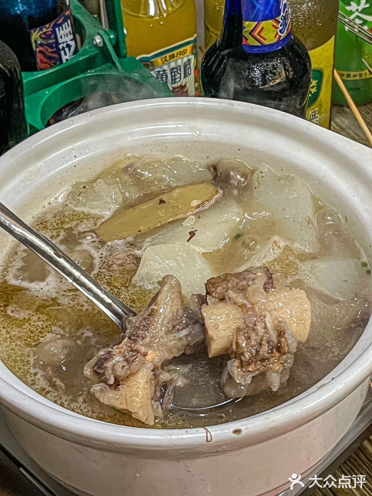 在烧烤摊吃到了武汉最好吃的汤包，鲜得原地封神 