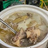 在烧烤摊吃到了武汉最好吃的汤包，鲜得原地封神 