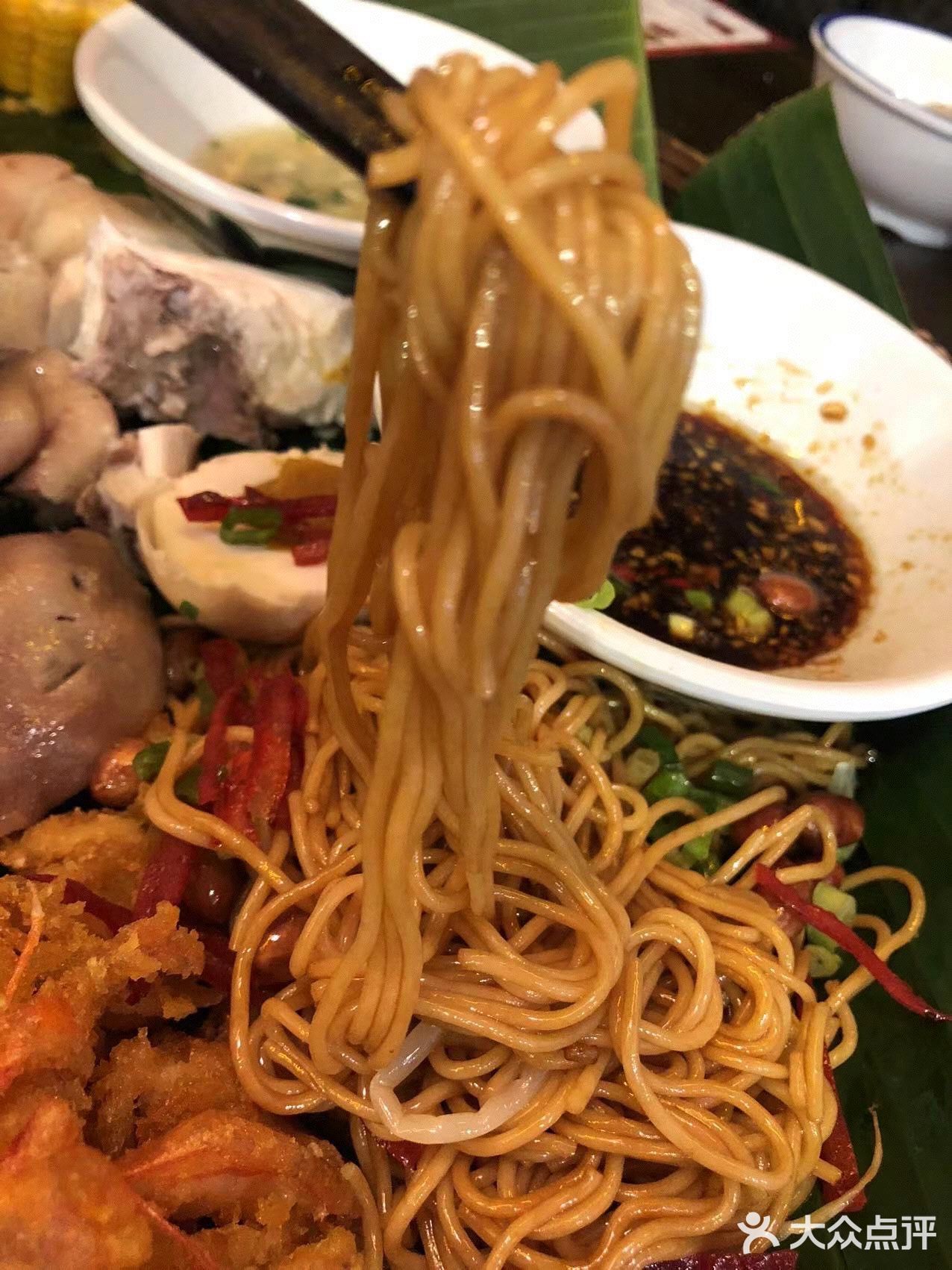 吸引眼球的这一簸箕耀眼的海南特色美食
