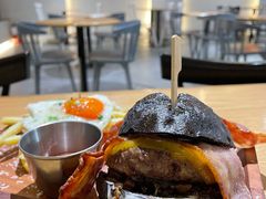 经典牛肉汉堡-HELLO 27 意面·沙拉·帕尼尼