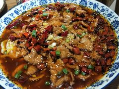 水煮肉片-东来菜馆•手抓海鲜家常菜•海鲜锅贴(鸽子窝店)