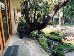 -Chom Cafe and Restaurant