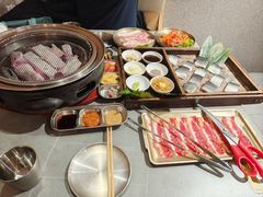 -围炉肉舍•炭烤活鳗•丹东海鲜烤肉(步行街店)