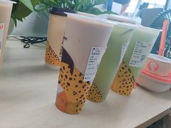 -沪上阿姨·臻选茶饮(上海环球港店)