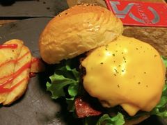 -HIGH FIVE哈福手工汉堡(桂林路店)