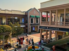 -王府井奥莱临潼小镇(临潼店)