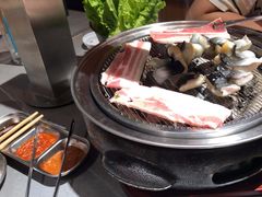 -围炉肉舍•炭烤活鳗•丹东海鲜烤肉(步行街店)